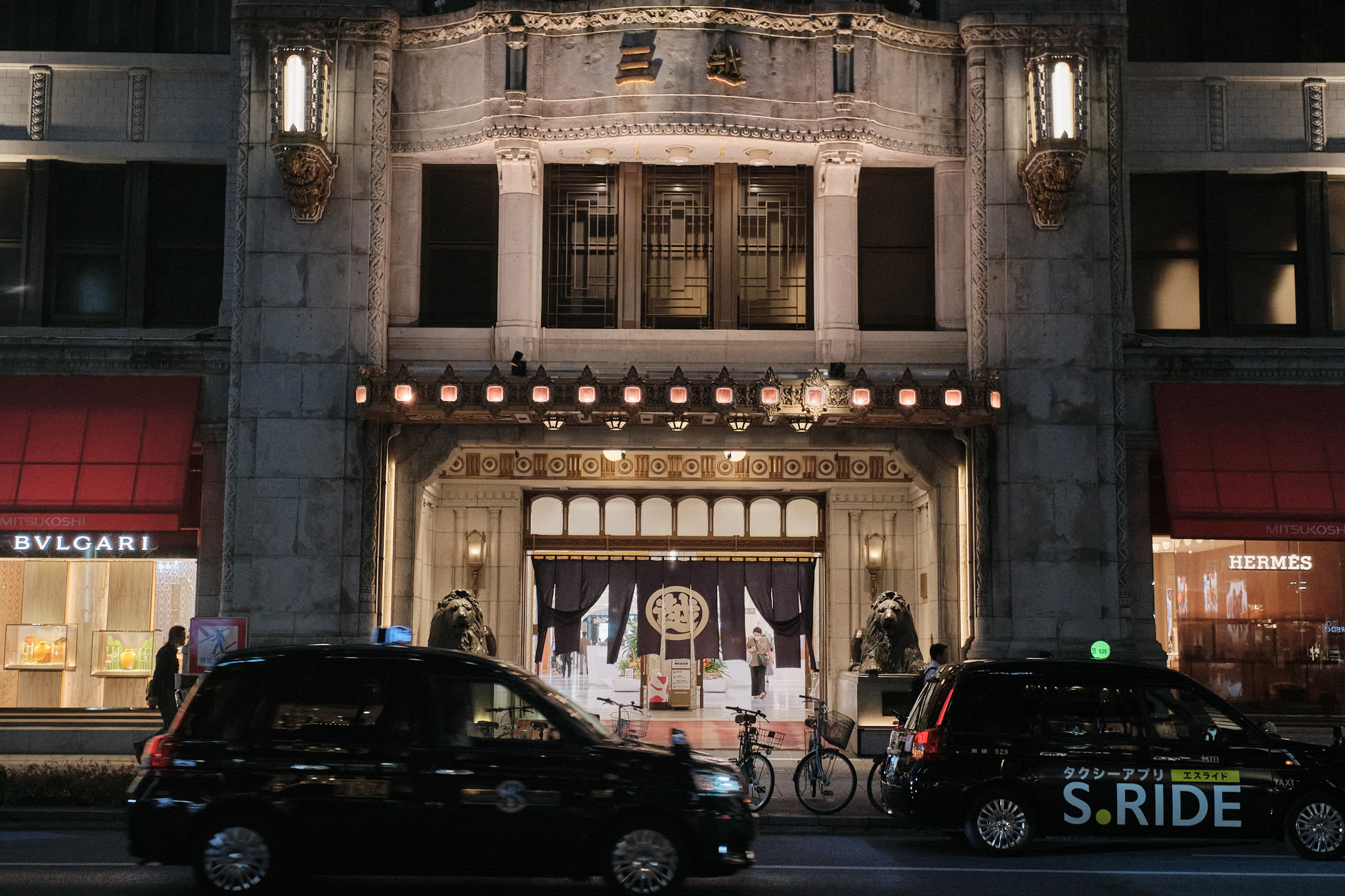 日本橋三越本店の正面玄関