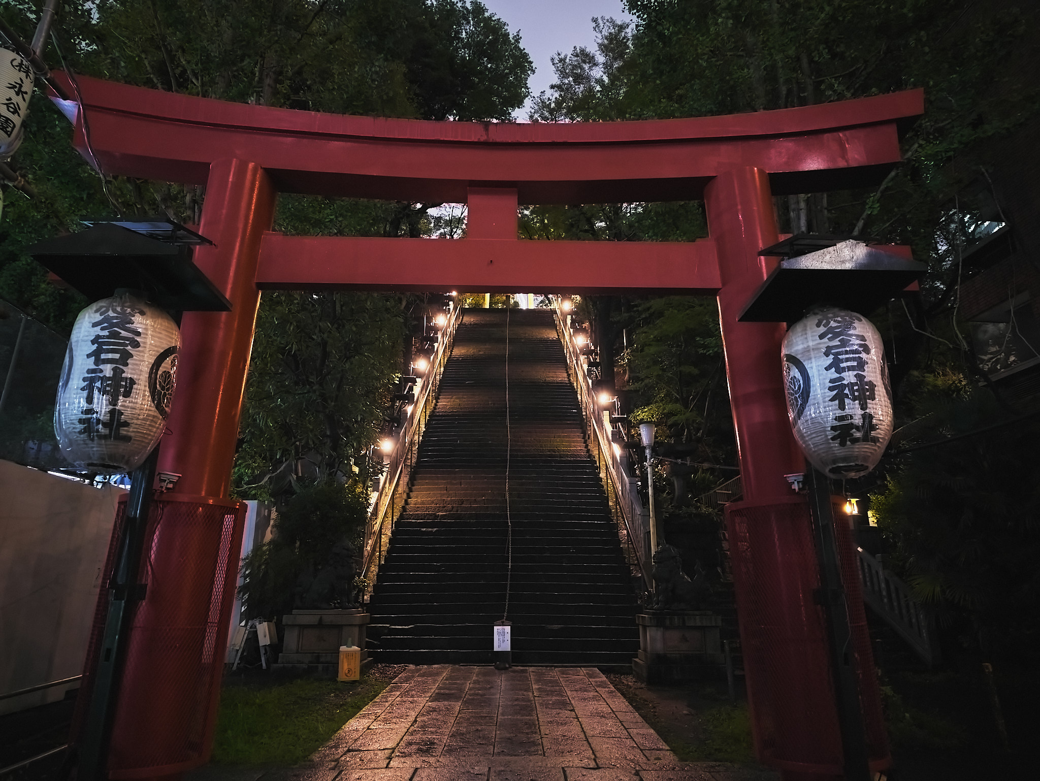 愛宕神社の鳥居と出世の石段