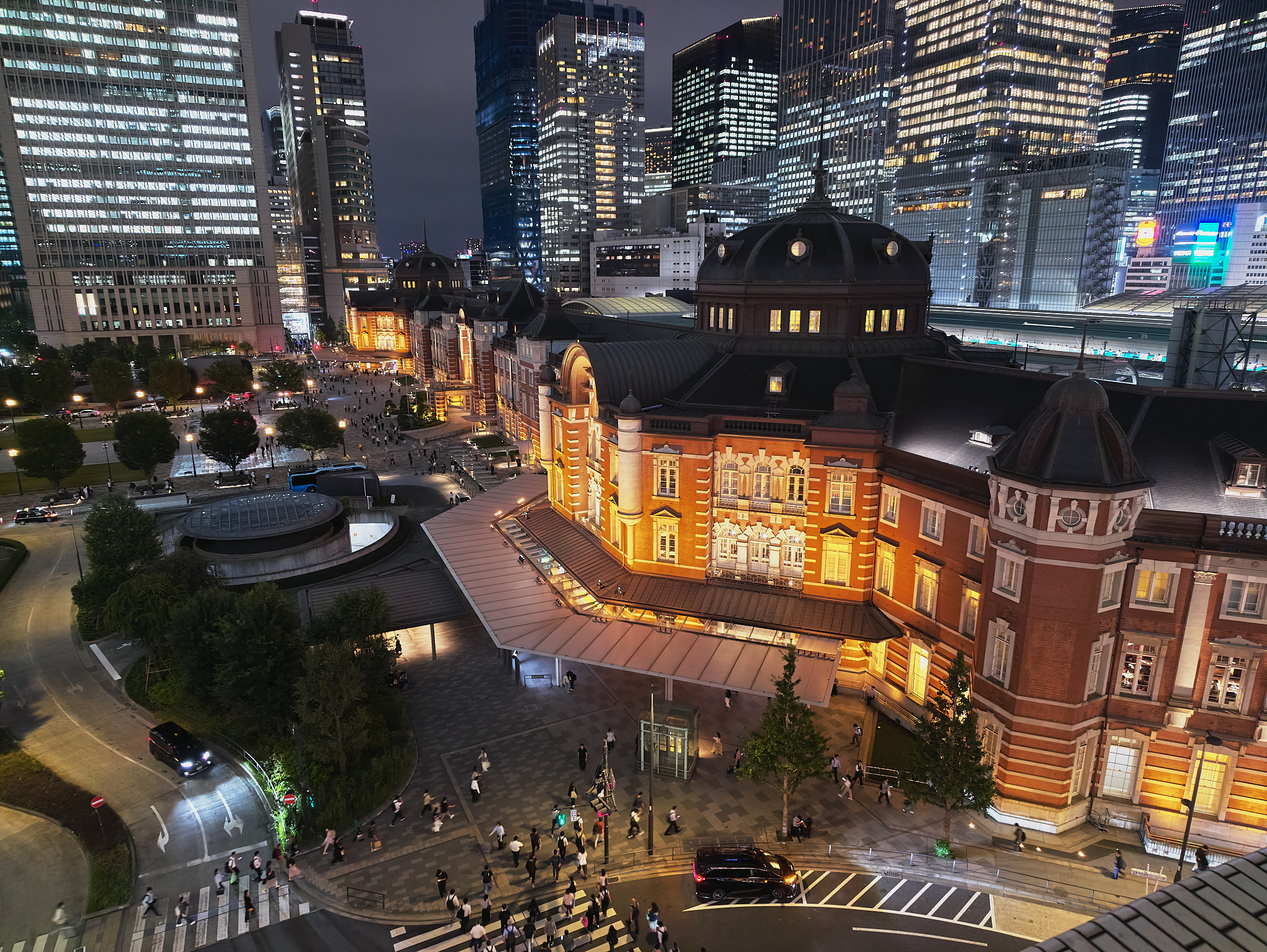 KITTEガーデンから見た東京駅丸の内駅舎